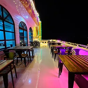 nath-palace.hotels-varanasi.com/