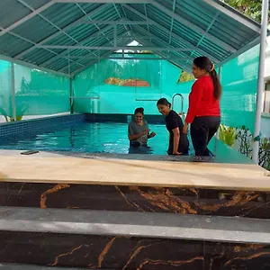 5* Gasthof Johnson's With Pool & Ecohouseboat