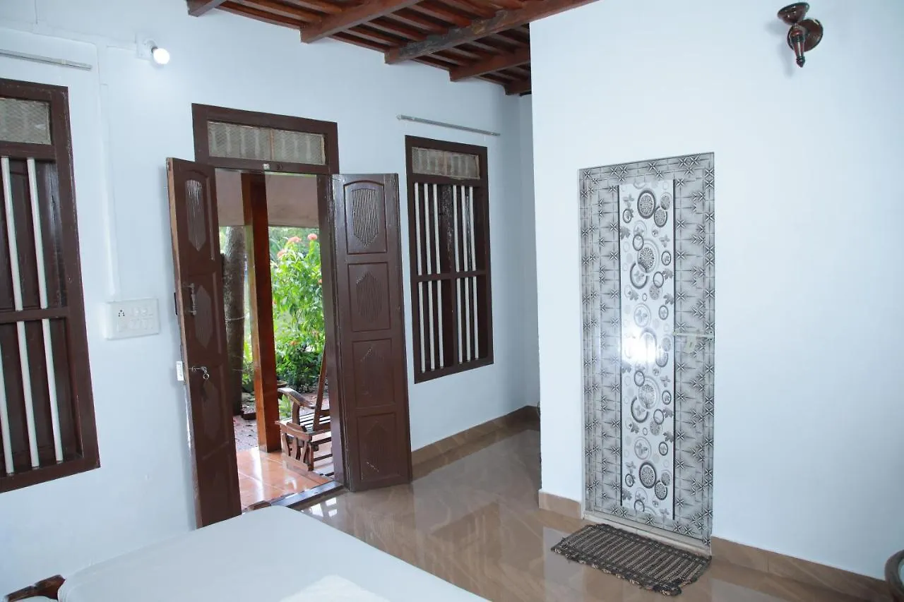 Hotel Malayalam Lake Resort Alappuzha