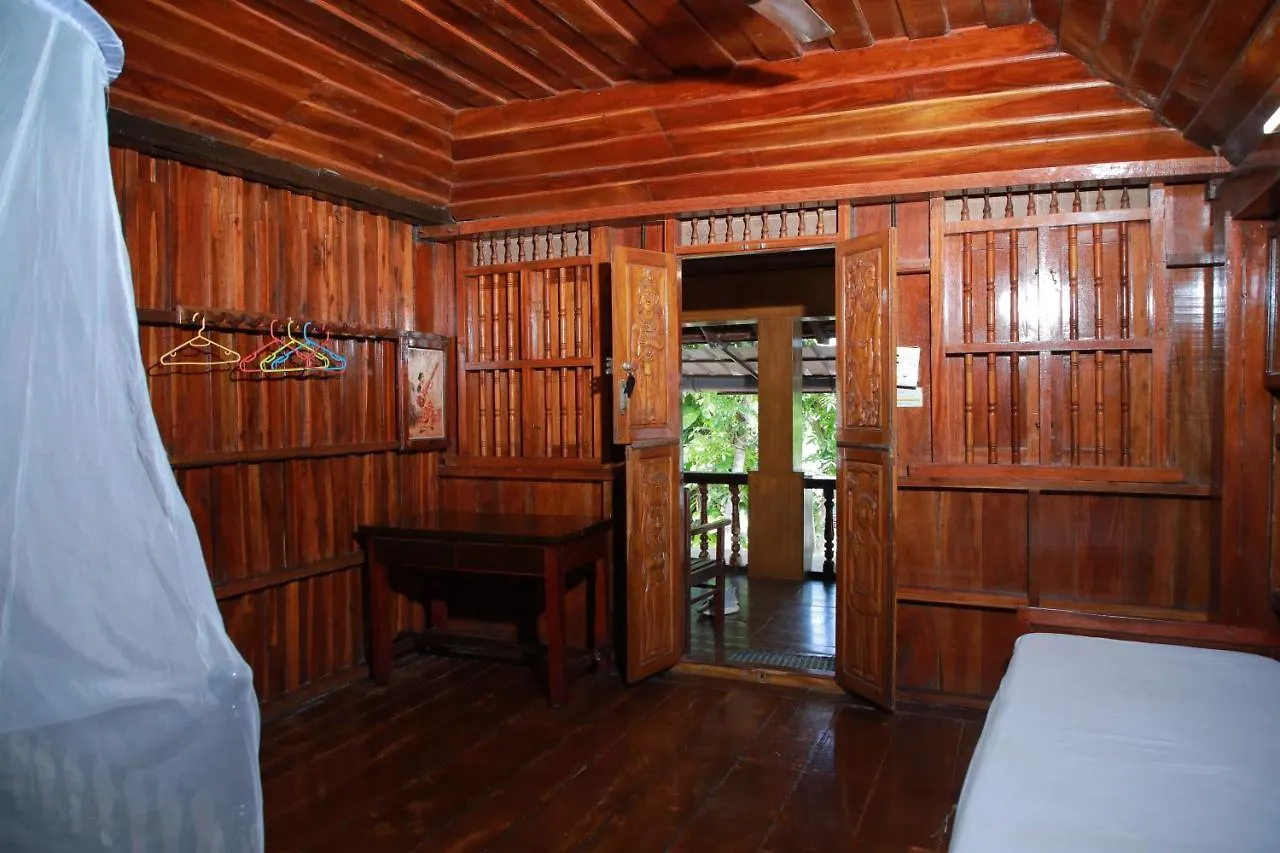 Hotel Malayalam Lake Resort Alappuzha India