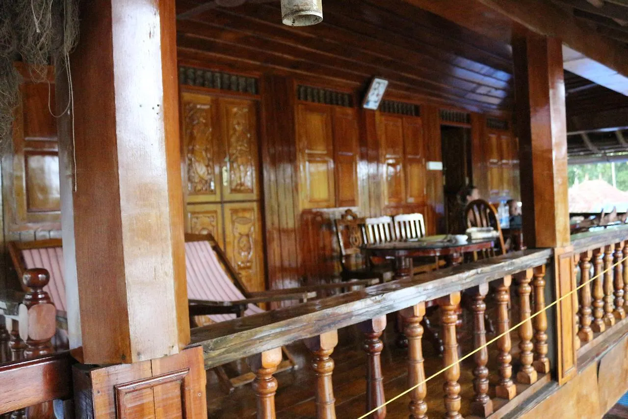 Malayalam Lake Resort Alappuzha Hotel